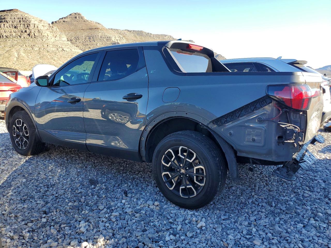 2024 Hyundai Santa cruz VIN 5NTJB4AE9RH100633 photo 2
