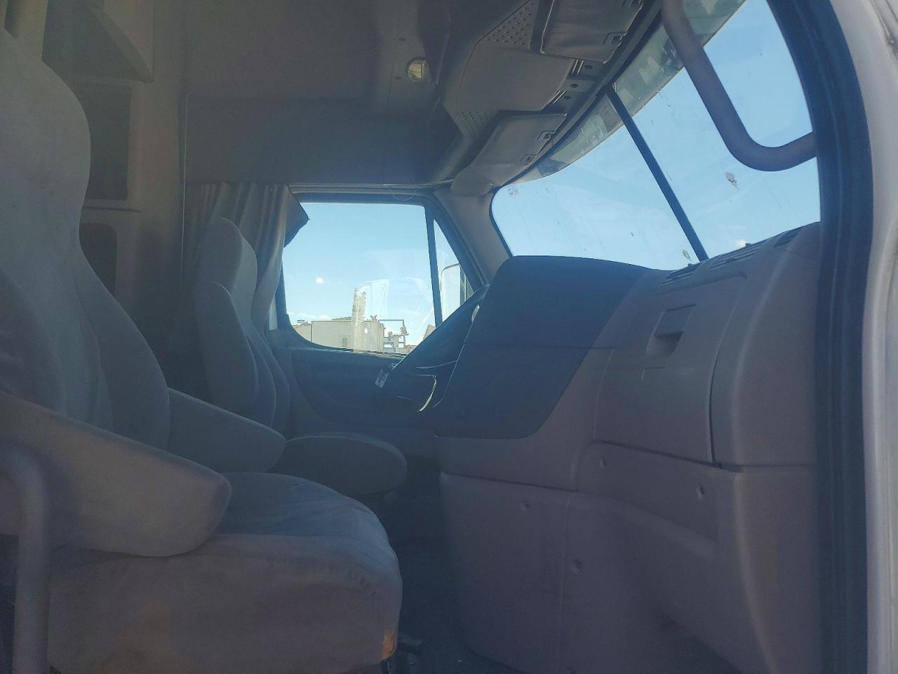 2016 FREIGHTLINER Cascadia VIN 3ALAGGDV9GSGT0988 photo 5