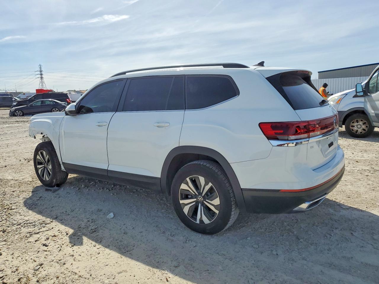 2025 Volkswagen Atlas VIN 1V2DR2CA3SC553376 photo 2