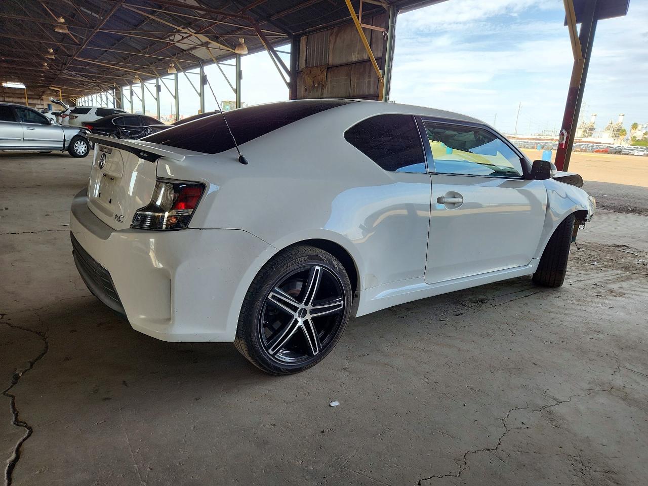 2014 Scion Tc VIN JTKJF5C75E3082704 photo 3