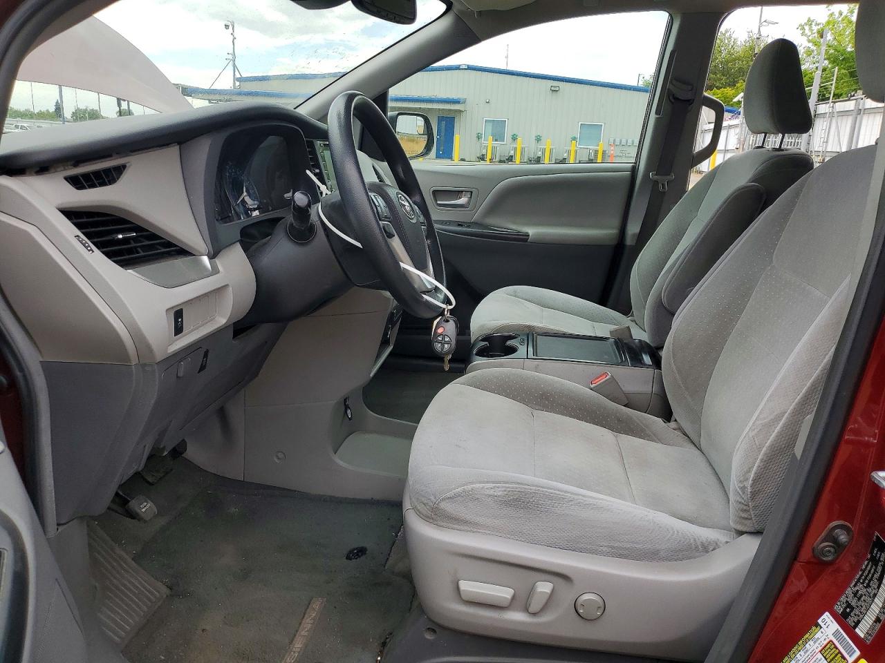 2018 Toyota Sienna VIN 5TDKZ3DC7JS913471 photo 7