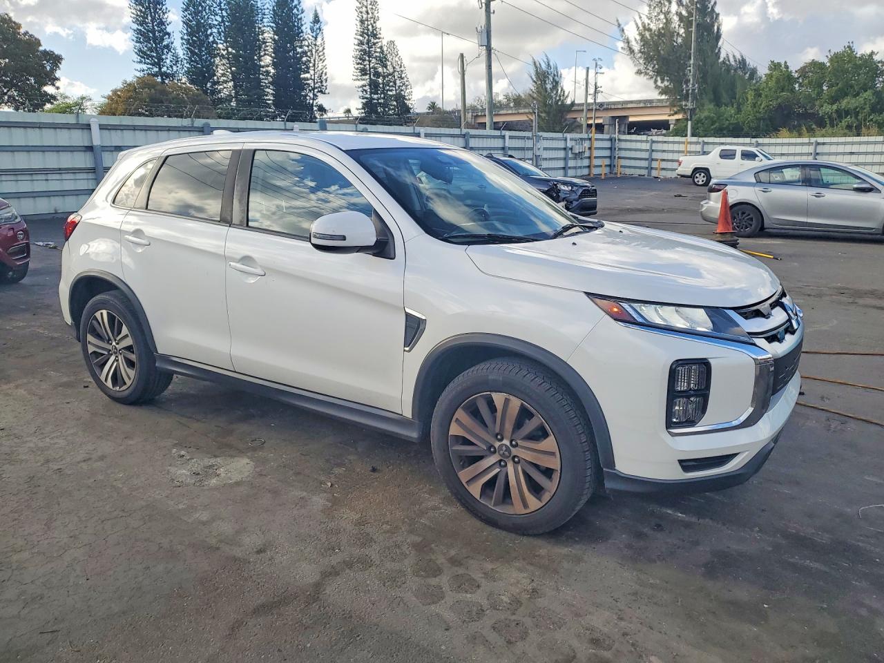 2021 Mitsubishi Outlander sport VIN JA4APVAU7MU011827 photo 4