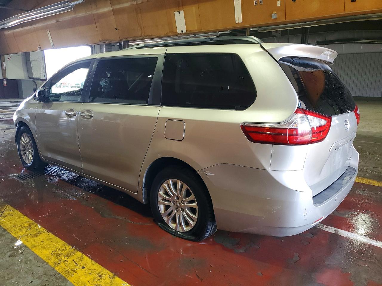 2015 Sienna VIN 5TDYK3DC9FS567560 photo 2