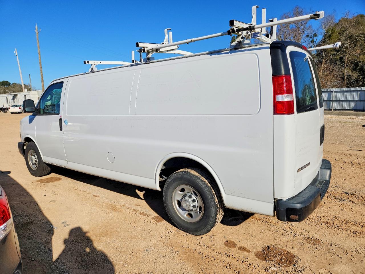2018 CHEVY Express g VIN 1GCWGBFGXJ1339785 photo 2