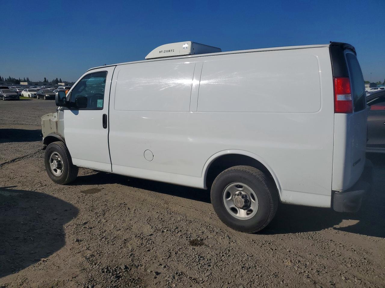 2019 CHEV Express VIN 1GCWGAFG3K1327750 photo 2