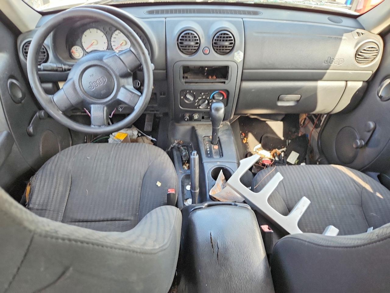 2002 Jeep Liberty VIN 1J4GK48K02W265789 photo 8