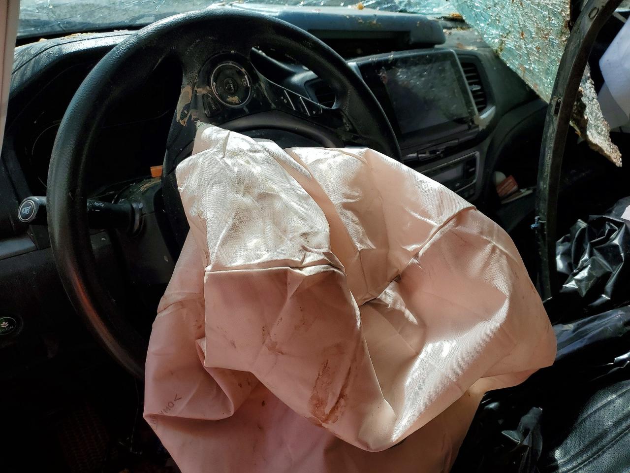 2018 Honda Pilot VIN 5FNYF6H30JB012218 photo 8