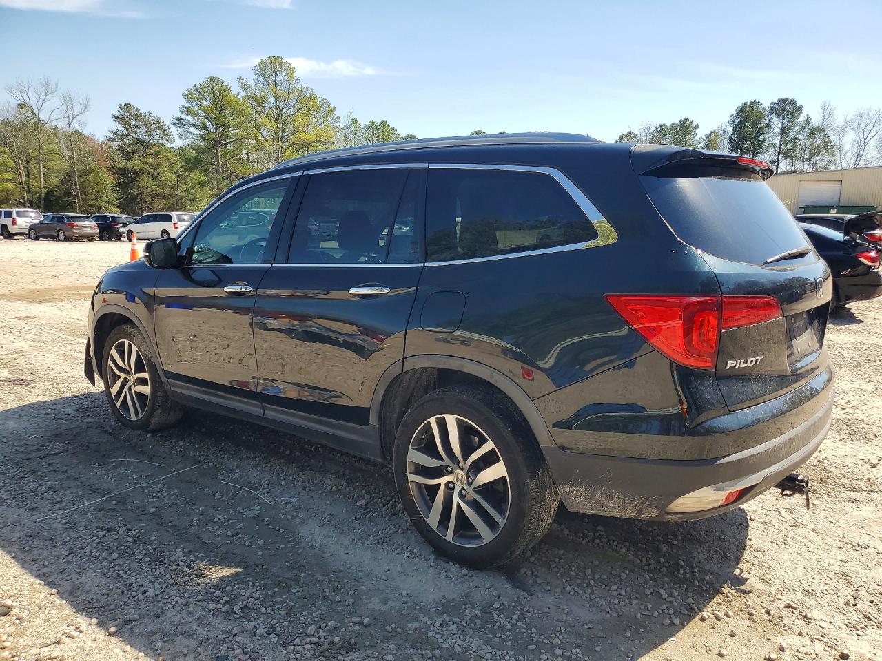 2016 Honda Pilot VIN 5FNYF5H97GB043943 photo 2