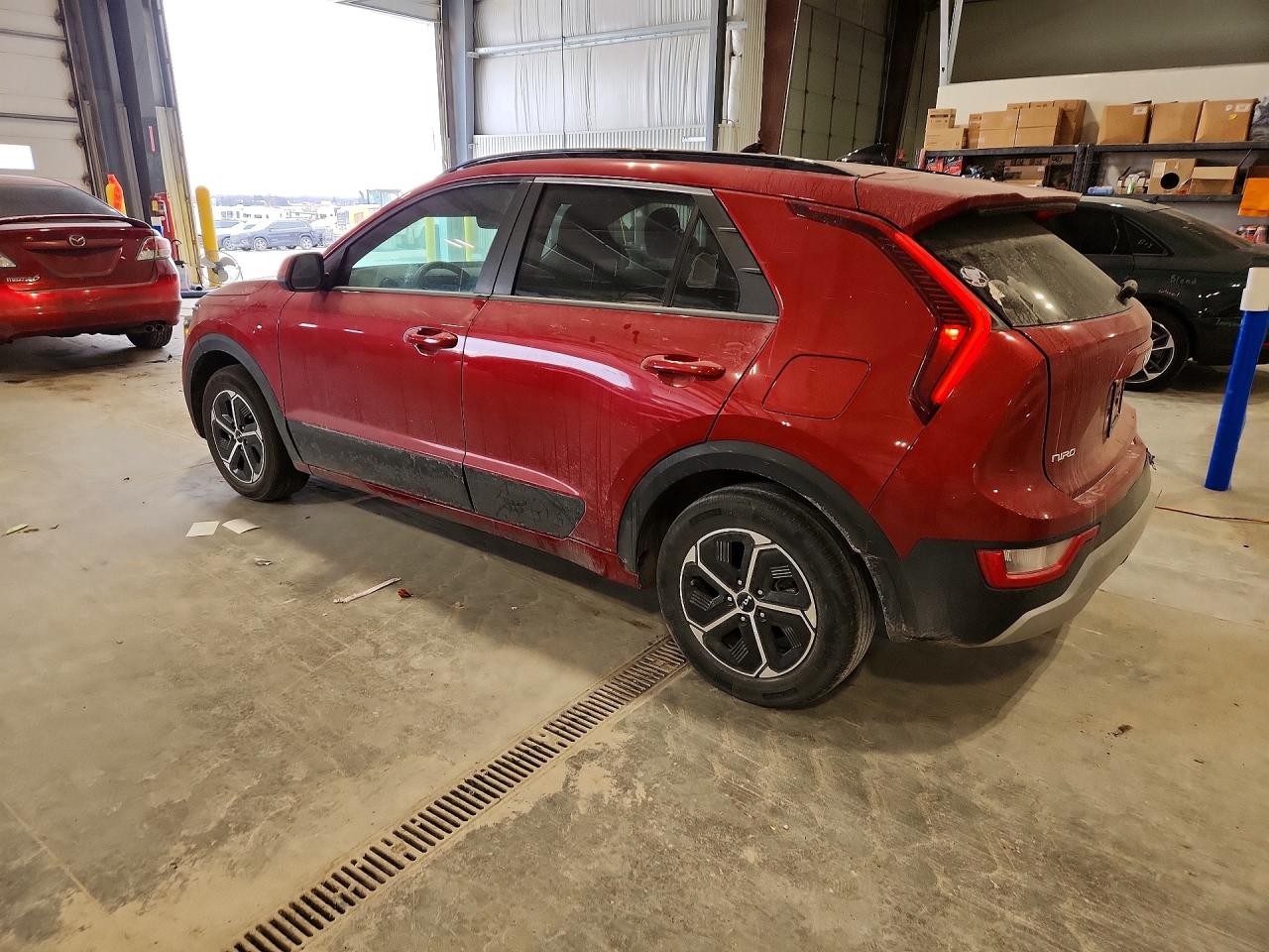 2023 Kia Niro VIN KNDCP3LEXP5085833 photo 2