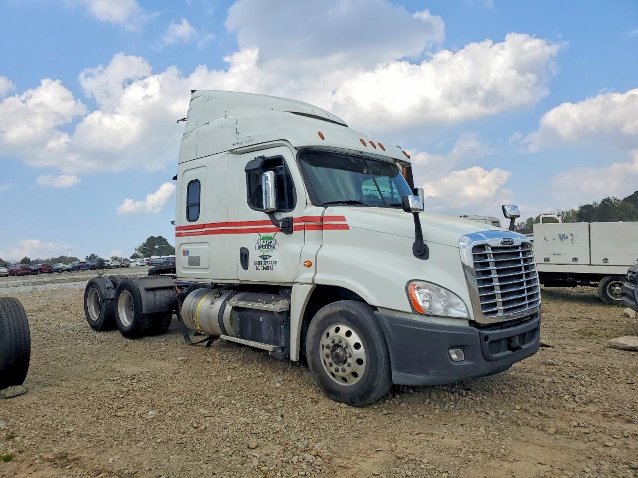2017 FREIGHTLINER All other VIN 3AKJGLDV6HSJD8202 photo 1