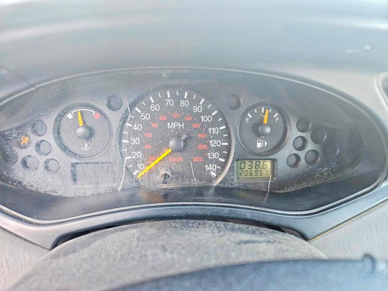 2000 Ford Focus VIN 1FAFP3433YW219500 photo 8