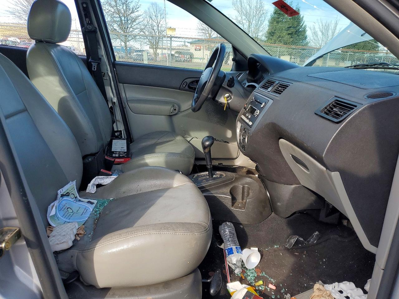 2005 Ford Focus VIN 3FAFP37NX5R150378 photo 7