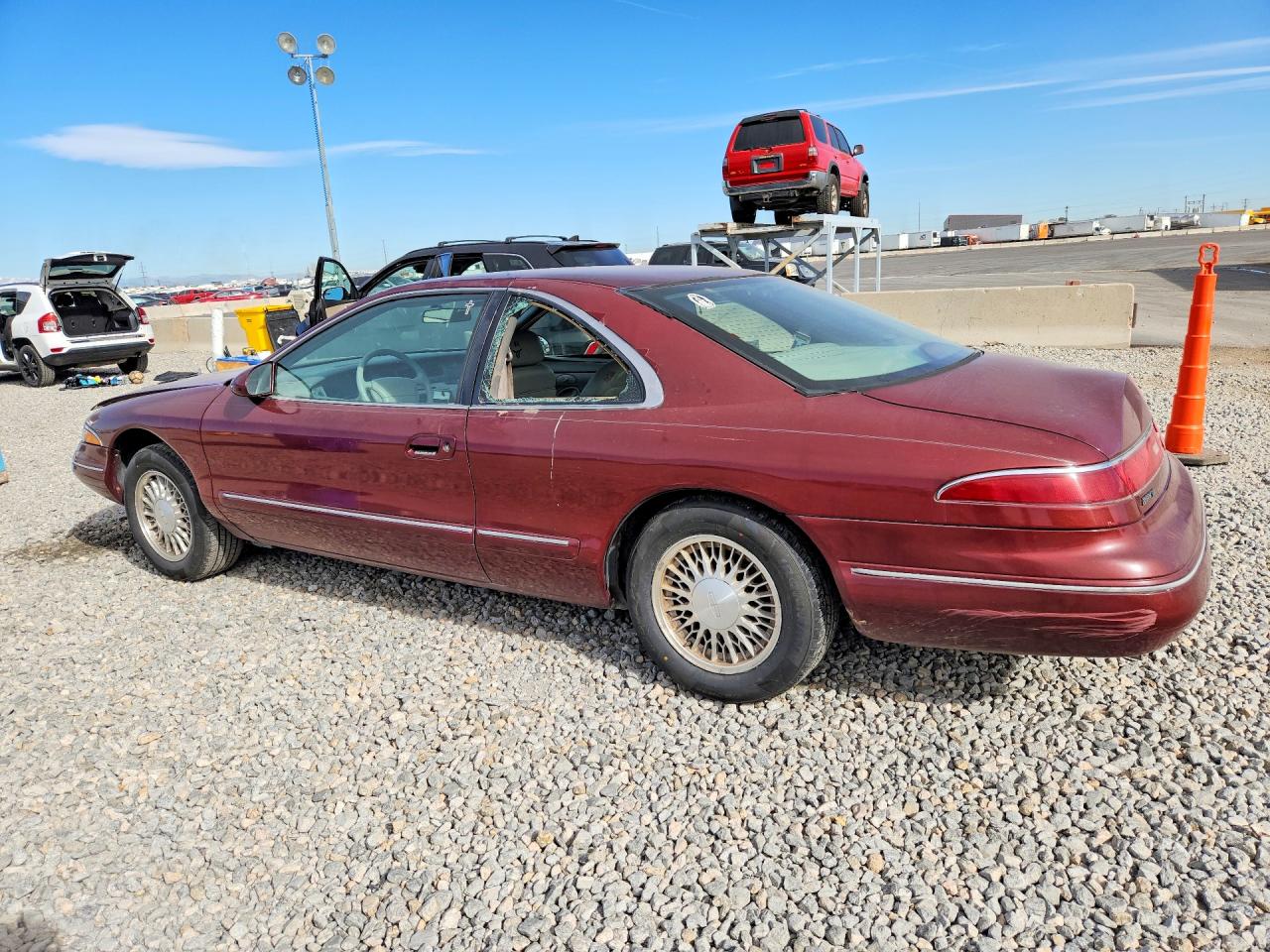 1995 LINCOLN Mark serie VIN 1LNLM91V3SY628554 photo 2