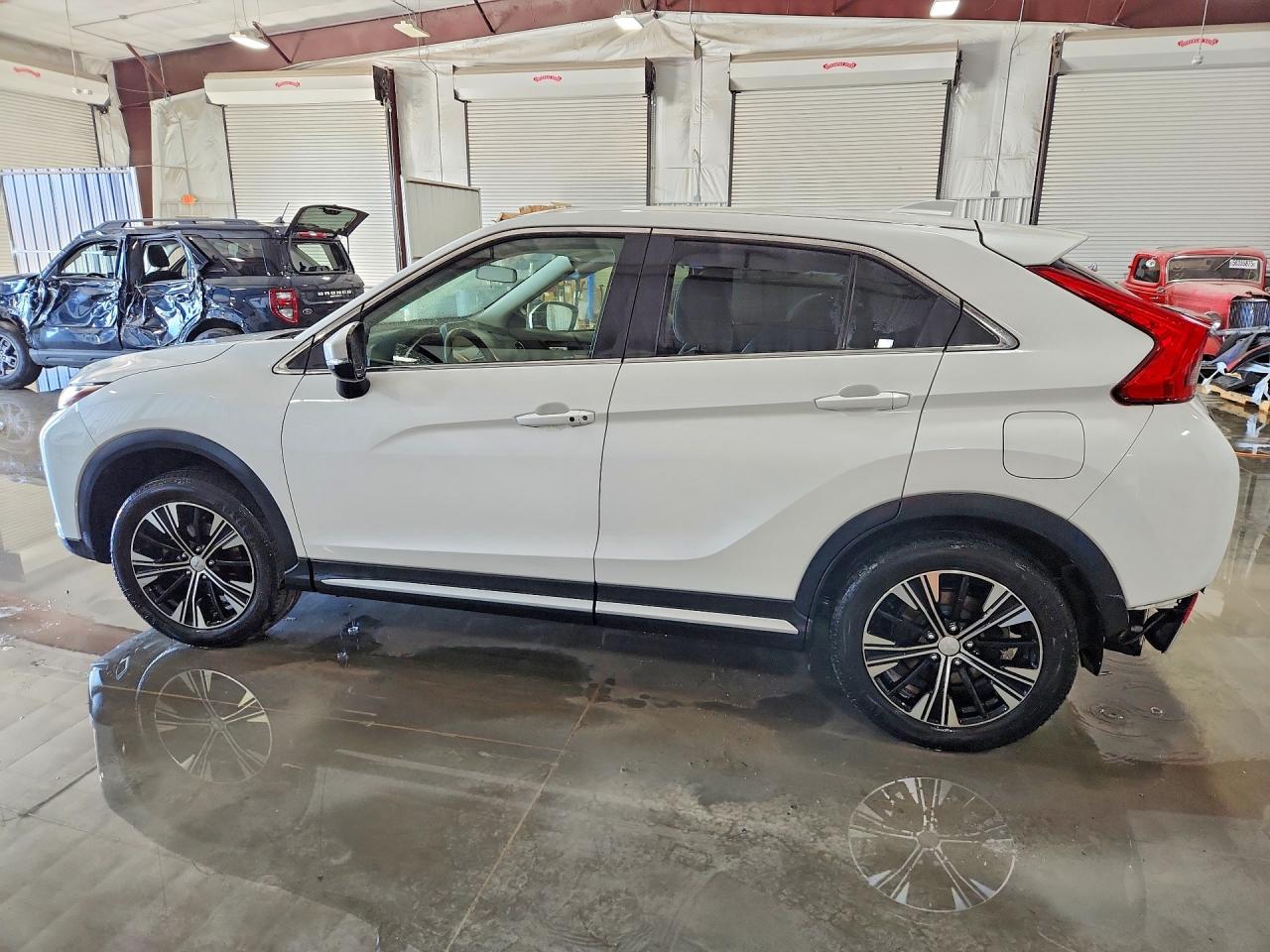 2018 Mitsubishi ECLIPSE VIN JA4AT5AA5JZ051419 photo 2