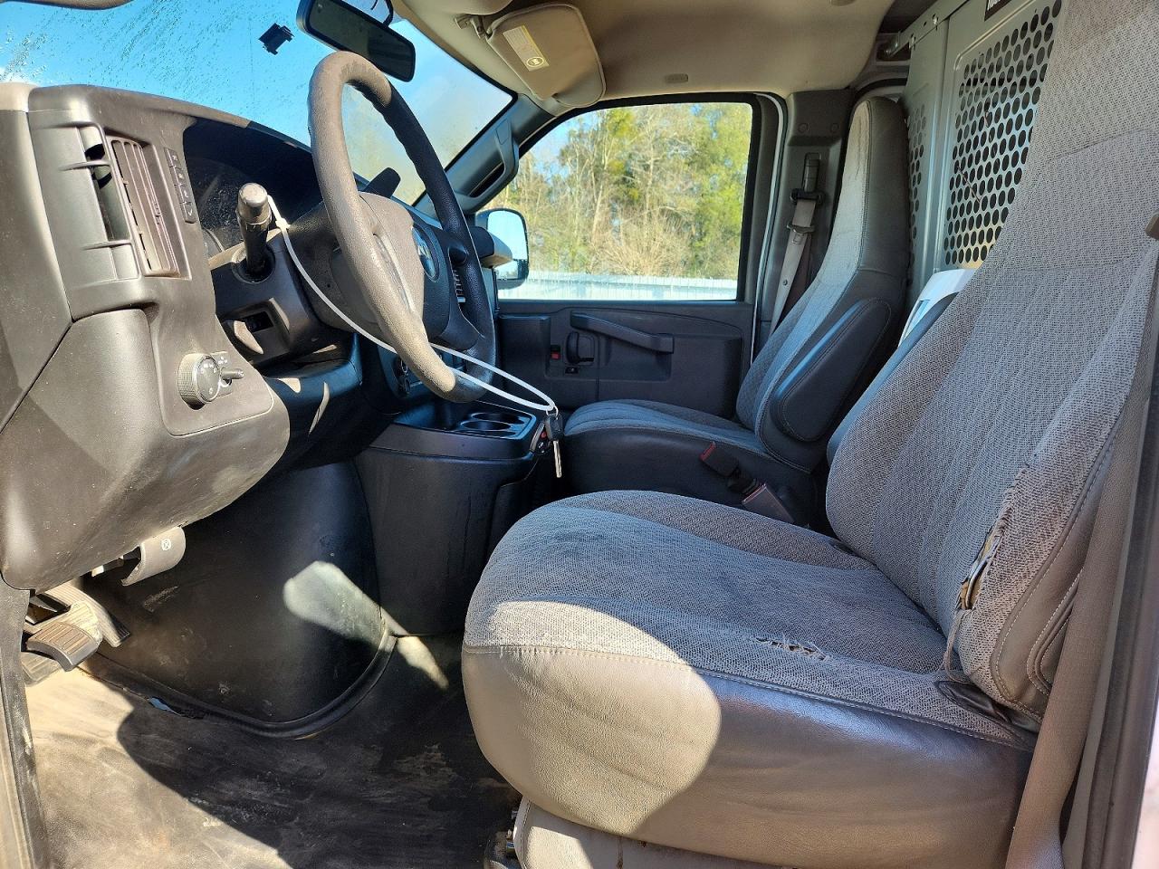 2018 CHEVY Express g VIN 1GCWGBFGXJ1339785 photo 7