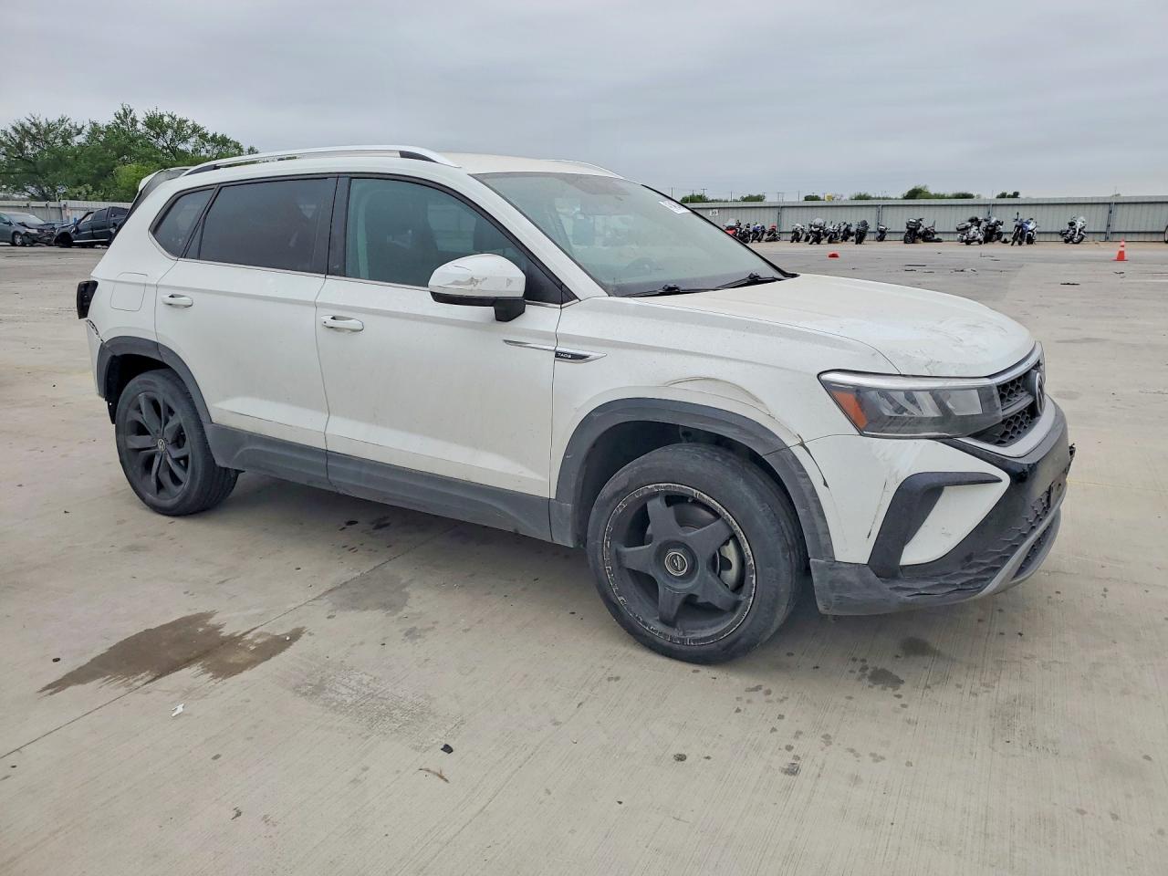 2022 VOLK   VIN 3VVWX7B20NM060976 photo 4