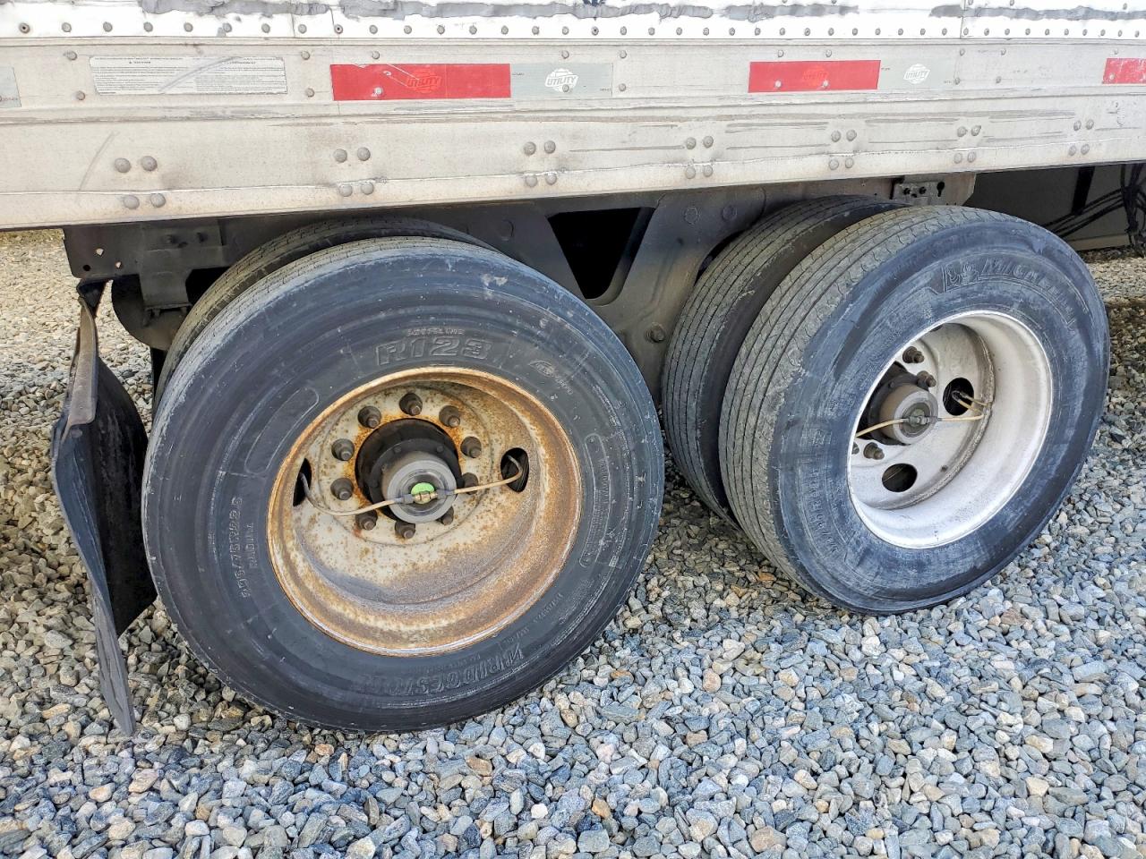 2015 UTILITY All models VIN 1UYVS2531FP089366 photo 8