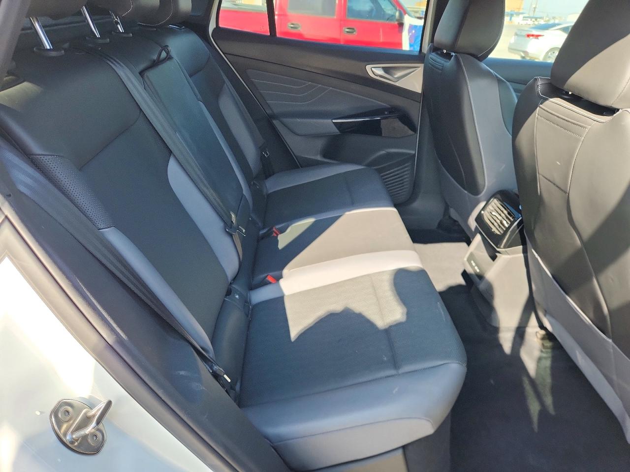 2023 Volkswagen All other VIN 1V2VMPE82PC037950 photo 10
