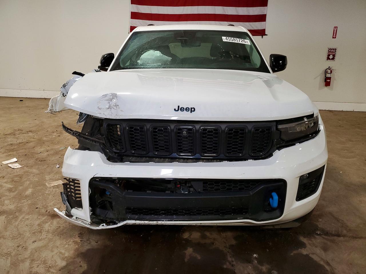 2024 Jeep Cherokee VIN 1C4RJYB67R8955610 photo 5