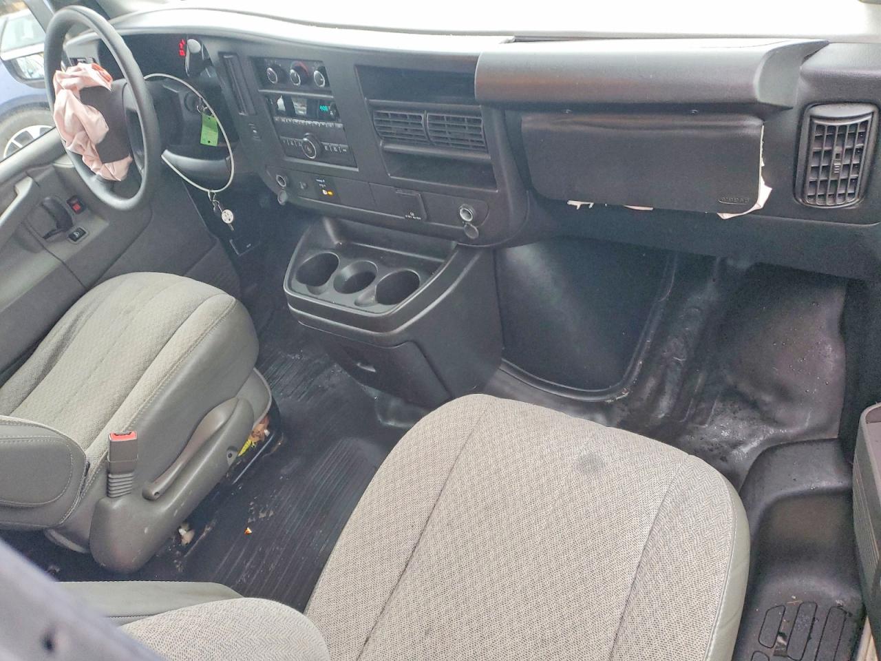 2017 GMC Savana VIN 1GTW7AFF9H1912347 photo 8