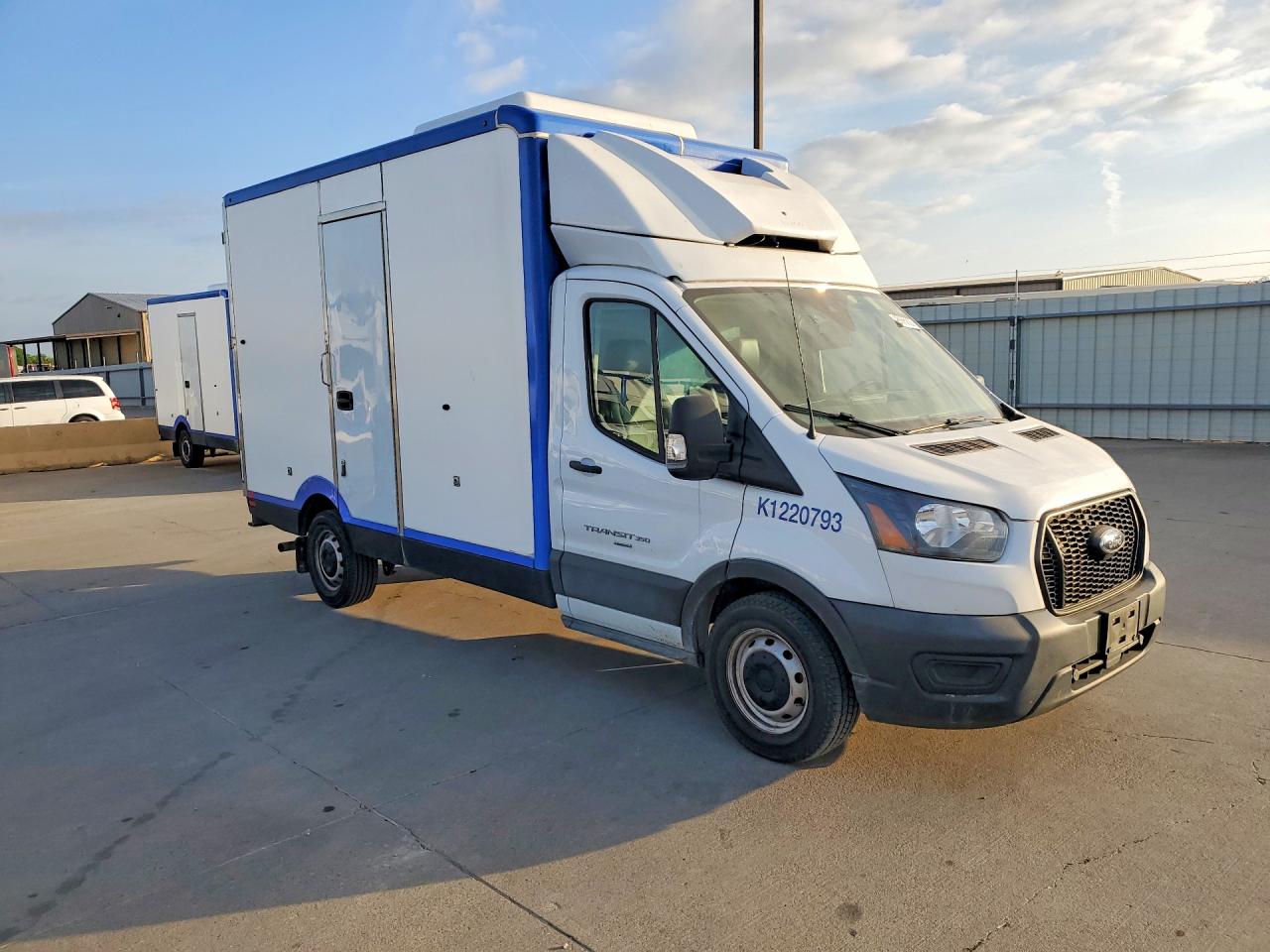 2023 Ford Transit VIN 1FDBW5ZG8PKA10998 photo 4