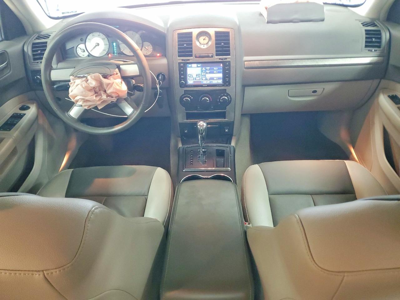 2008 Chrysler 300 VIN 2C3LA53G18H310850 photo 8