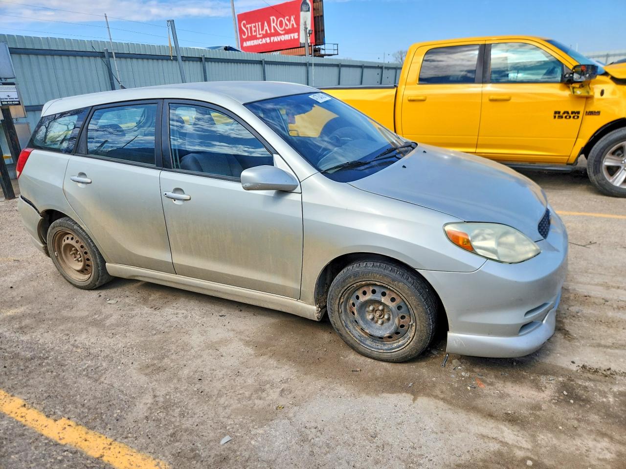 2004 Toyota Matrix VIN 2T1KR32E74C183806 photo 4