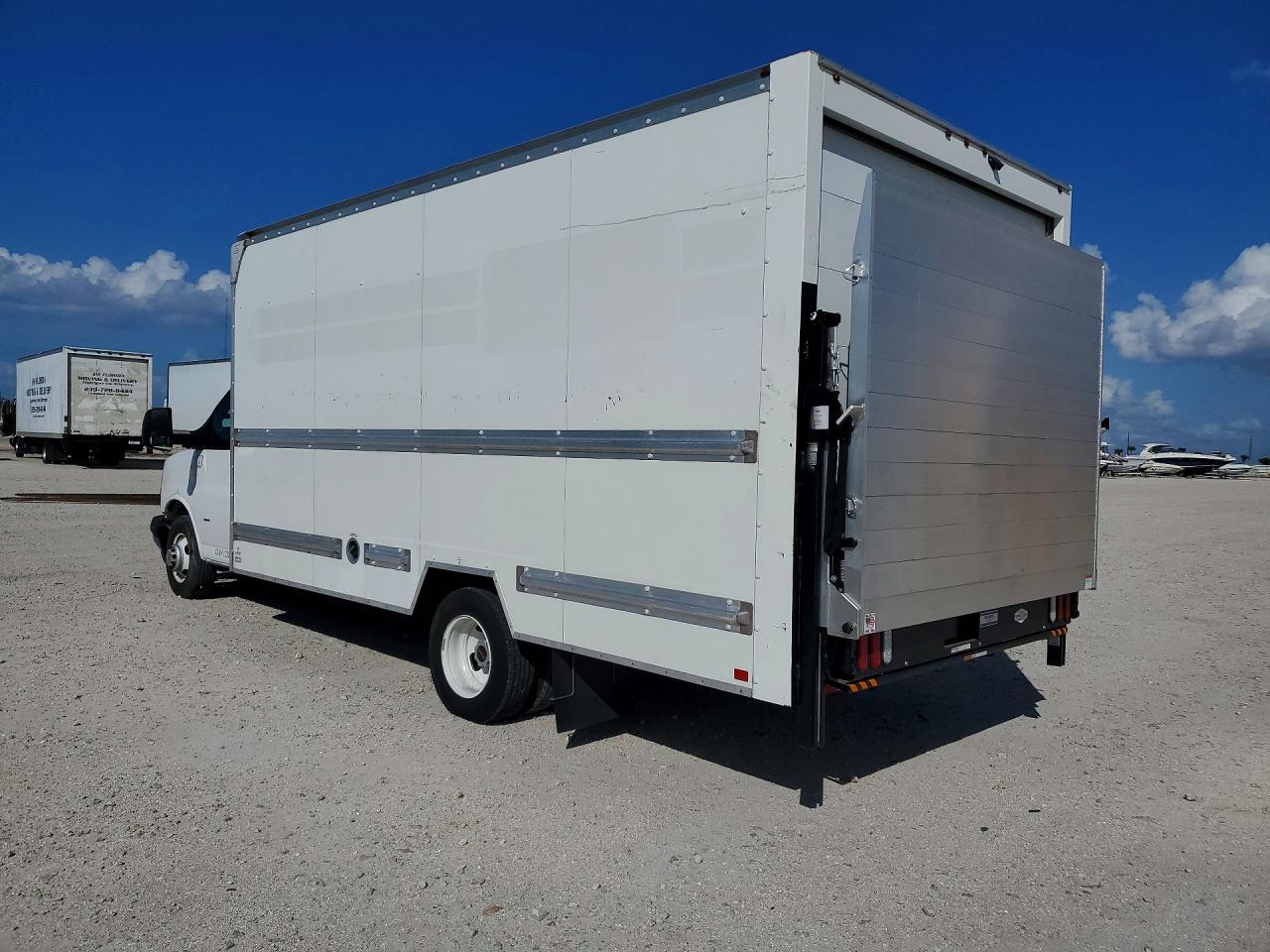 2020 GMC Savana VIN 7GZ37TCG0LN003400 photo 2