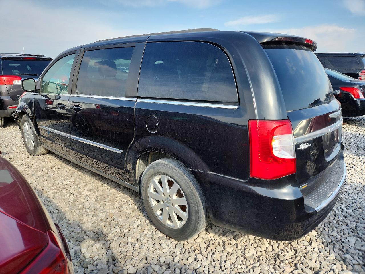 2016 Chrysler Minivan VIN 2C4RC1BG6GR230611 photo 2