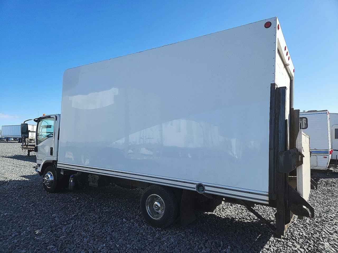 2017 Isuzu Npr hd VIN JALC4W160H7002193 photo 2