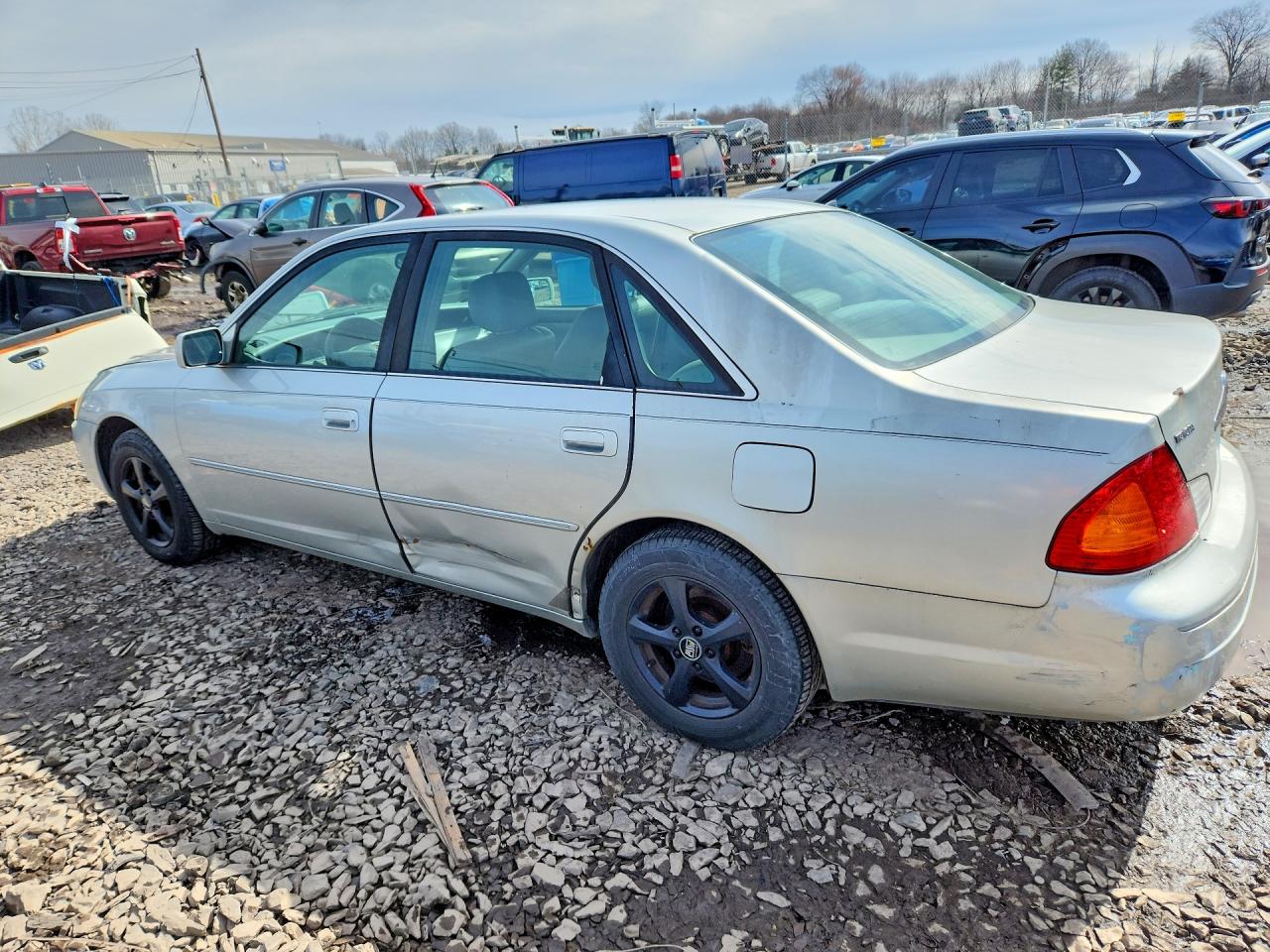 2002 Toyota Avalon VIN 4T1BF28B42U267206 photo 2