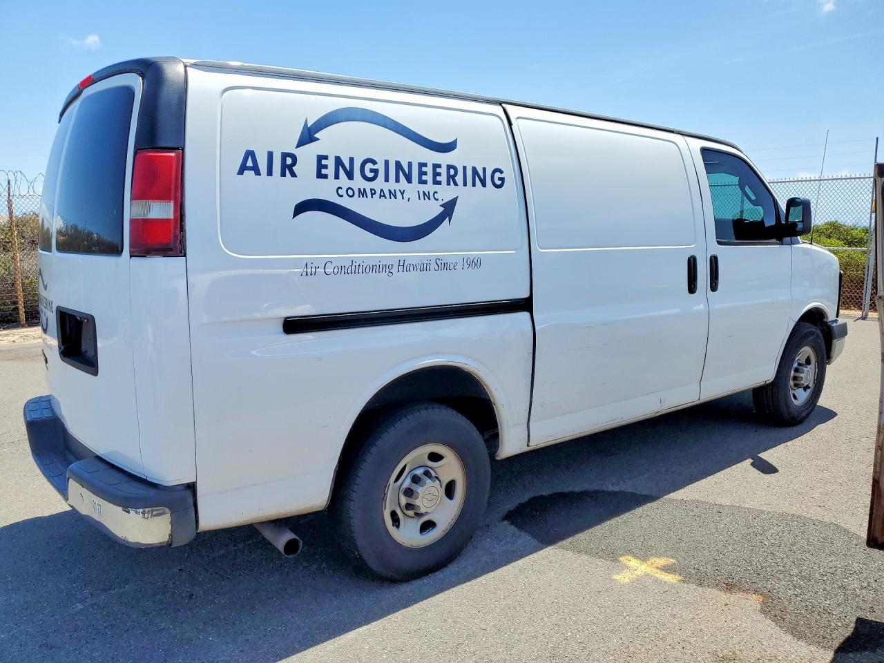 2016 Chevrolet Express VIN 1GCWGAFF0G1338154 photo 3