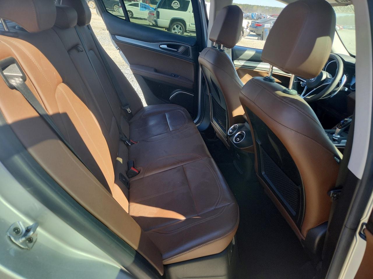 2018 Alfa Stelvio VIN ZASFAKPN9J7B78686 photo 10