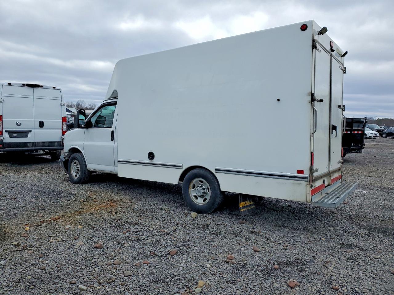 2019 CHEVROLET Express VIN 1GB0GRFG0K1360407 photo 2