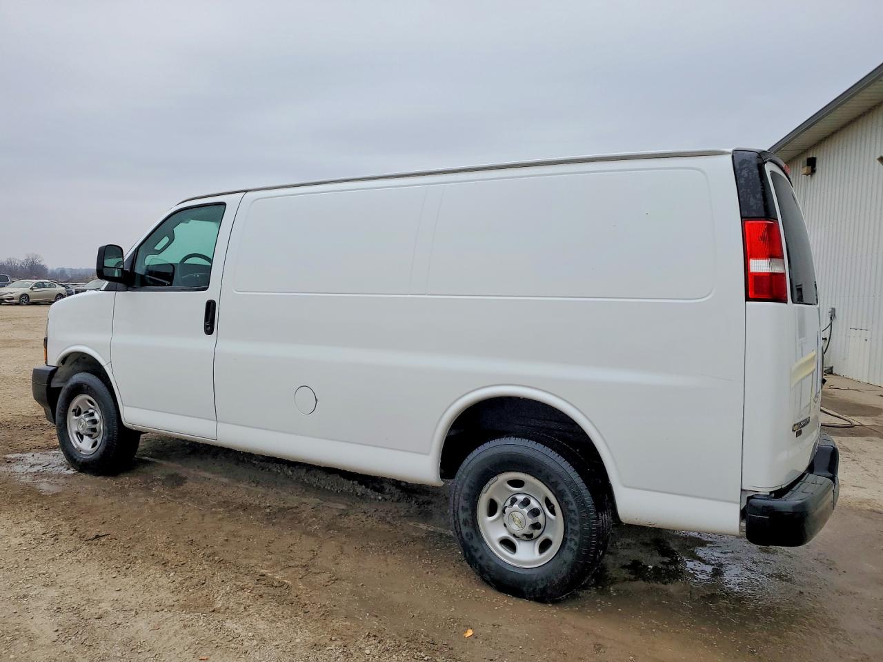 2021 CHEVROLET Express VIN 1GCWGAFP2M1259539 photo 2