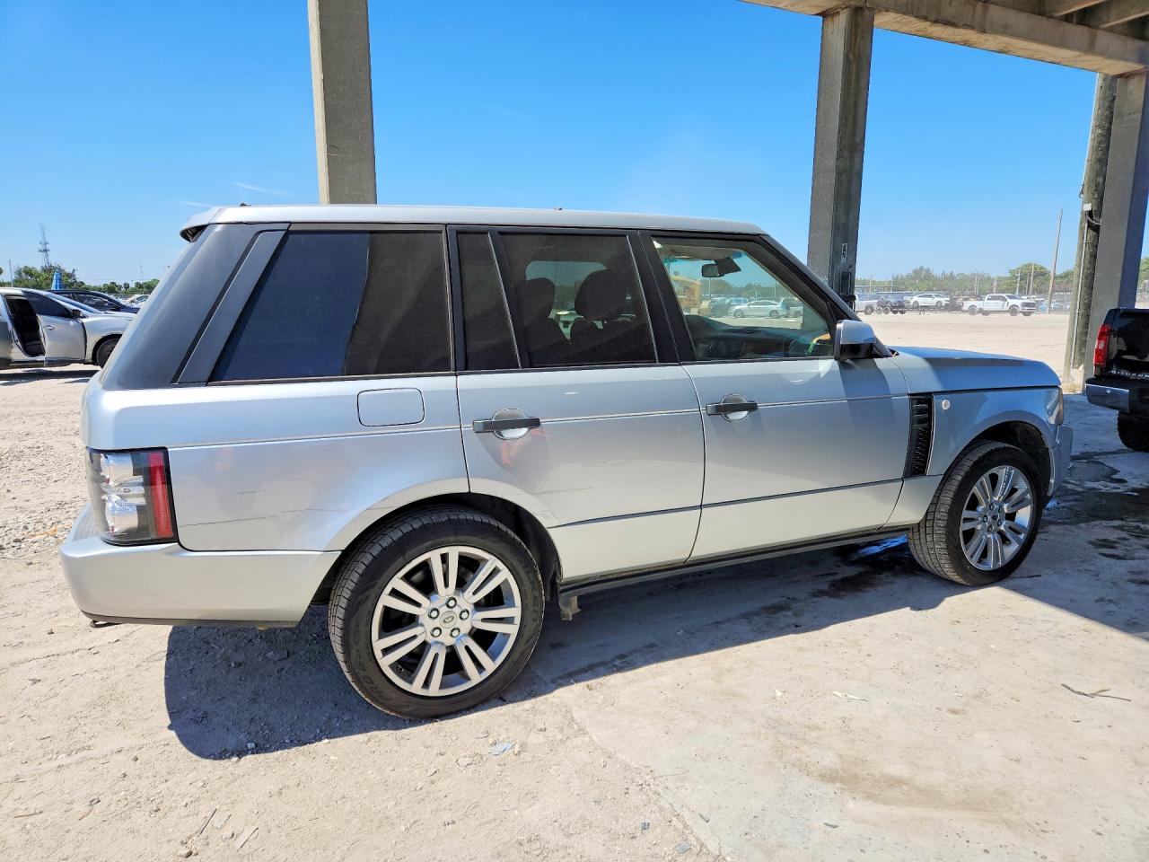 2011 Land Rangerover VIN SALMF1D44BA334556 photo 3