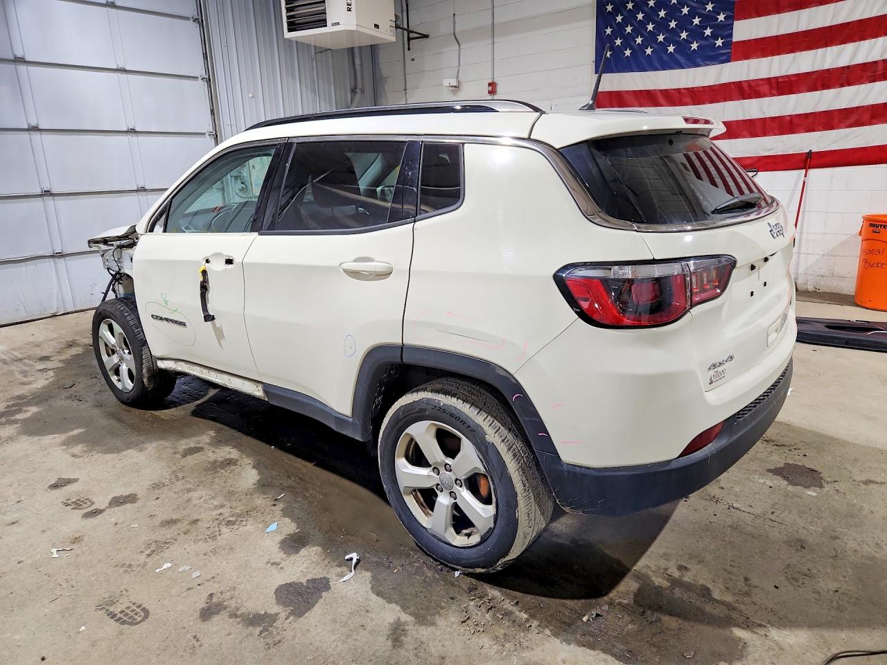 2018 Compass VIN 3C4NJDBB8JT231676 photo 2