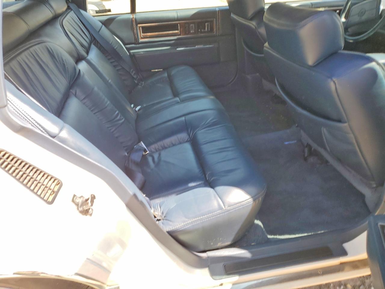 1993 Cadillac Deville VIN 1G6CD53B7P4326427 photo 10
