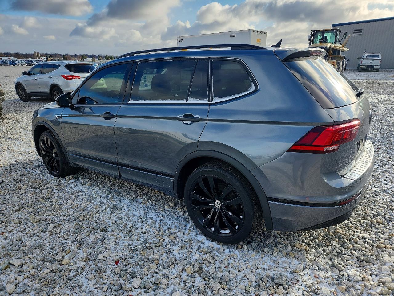 2021 Volkswagen Tiguan VIN 3VV2B7AX4MM139947 photo 2