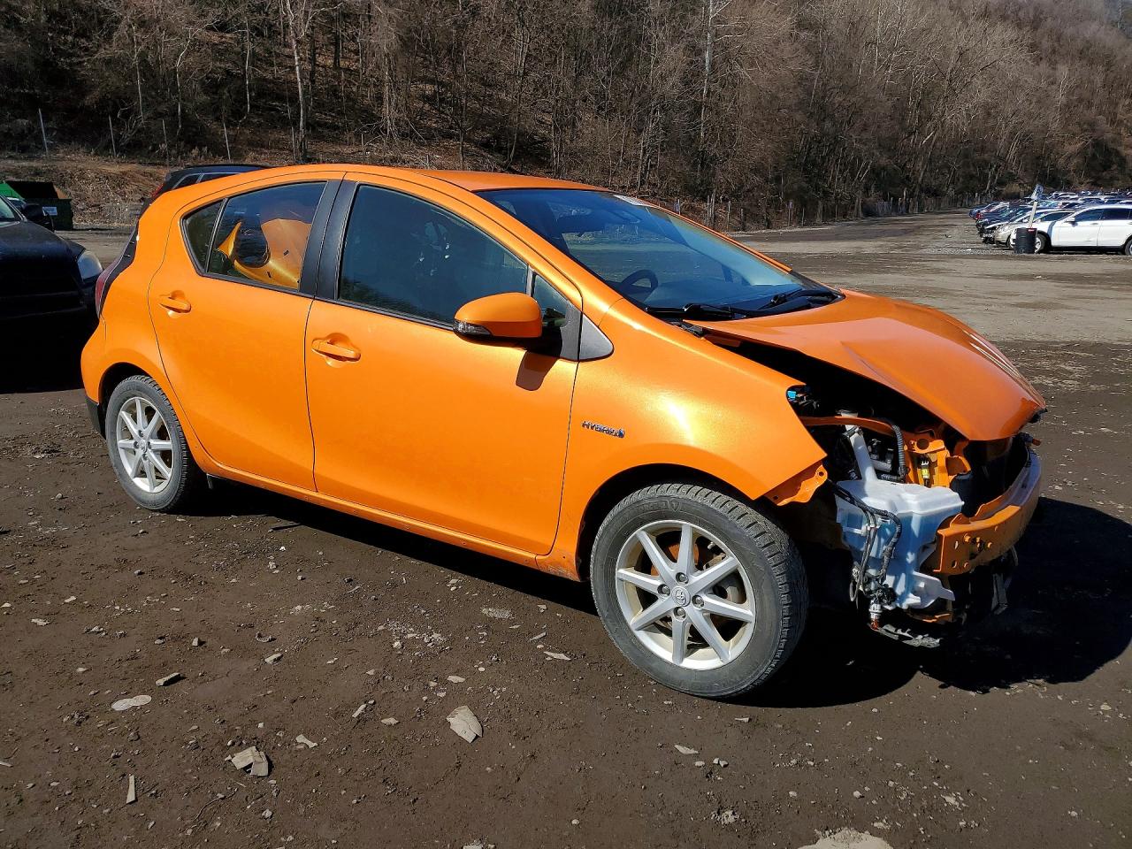 2017 Toyota Prius c on VIN JTDKDTB33H1592358 photo 4
