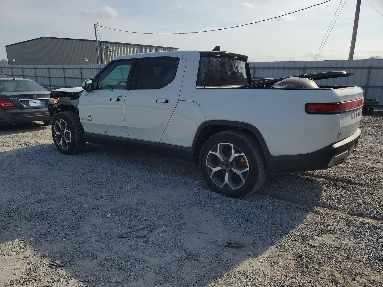 2022 RIVIAN Rit VIN 7FCTGAAA5NN013742 photo 2