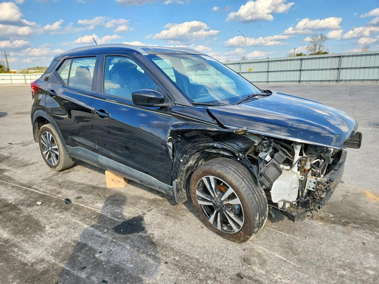 2019 Niss Kicks VIN 3N1CP5CU3KL544909 photo 4