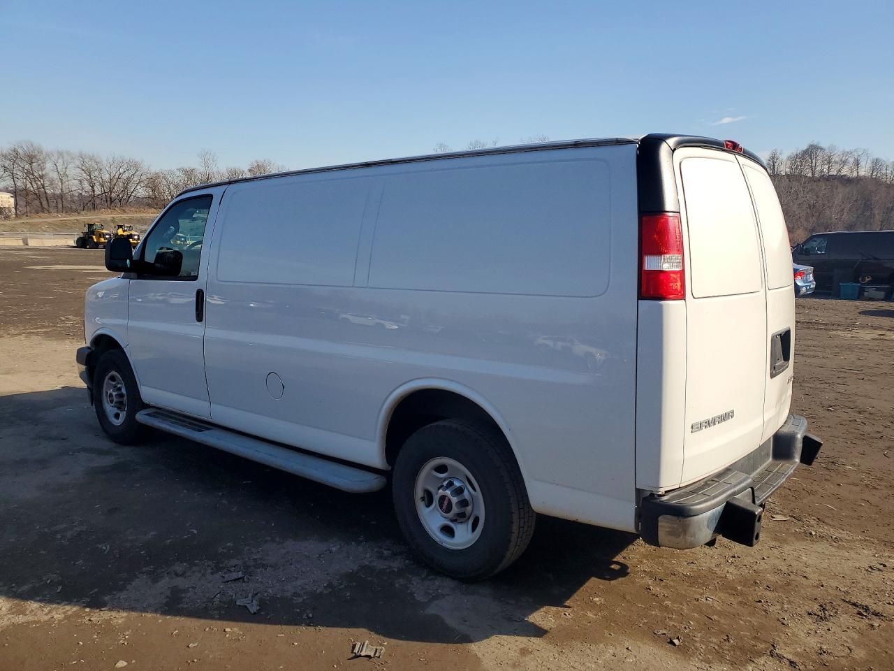 2017 GMC Savana VIN 1GTW7AFF0H1915735 photo 2