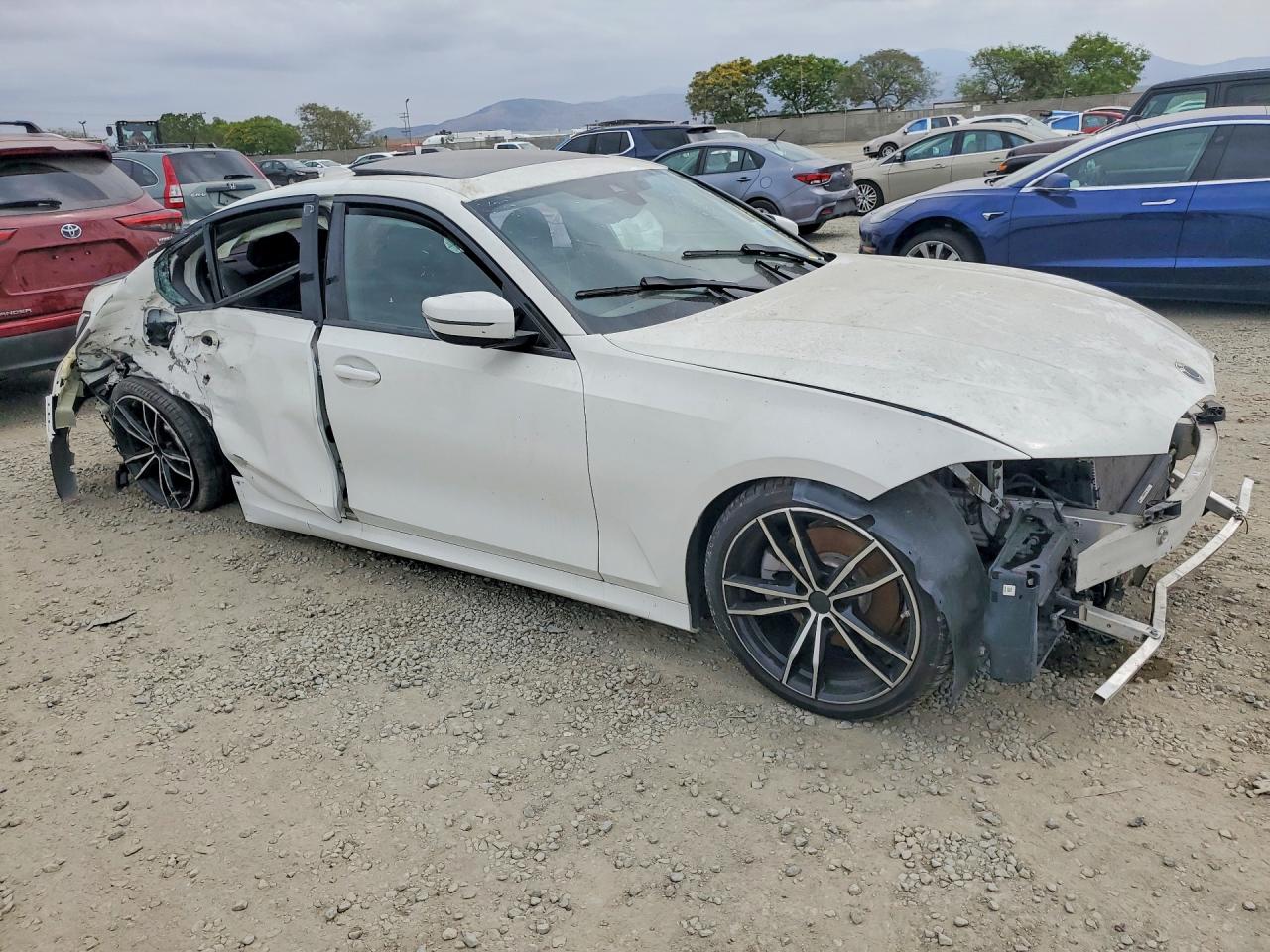 2019 BMW 3 series VIN WBA5R1C59KFH10345 photo 4
