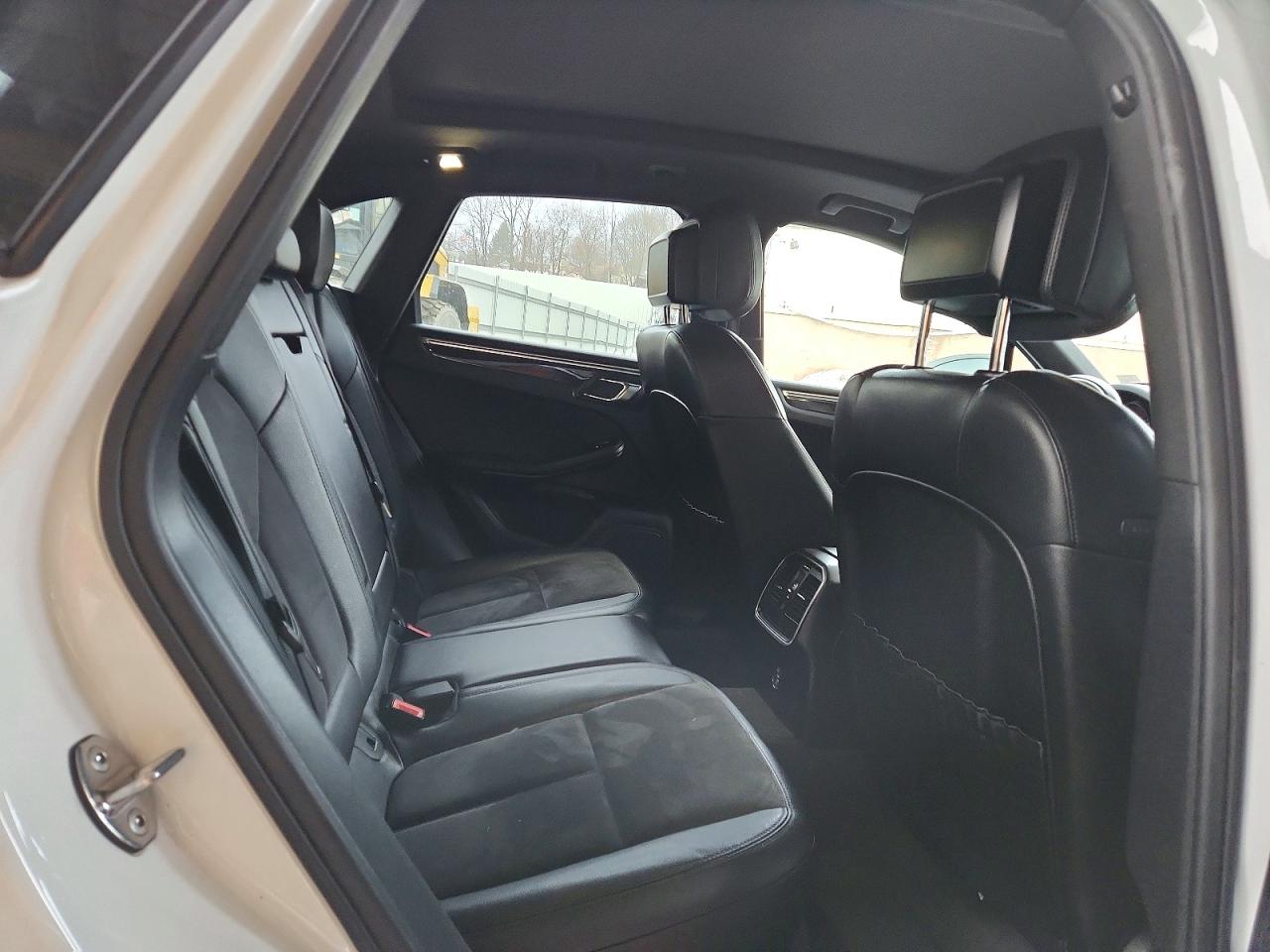 2017 Porsche Macan VIN WP1AA2A52HLB83398 photo 11