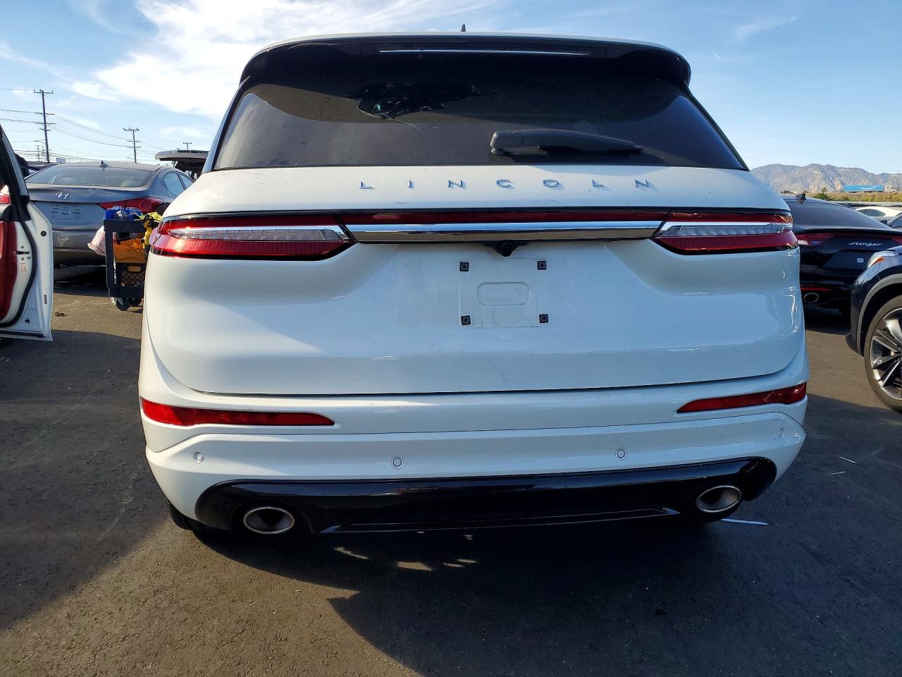 2025 Lincoln Corsair VIN 5LMTJ5DZ1SUL25549 photo 6
