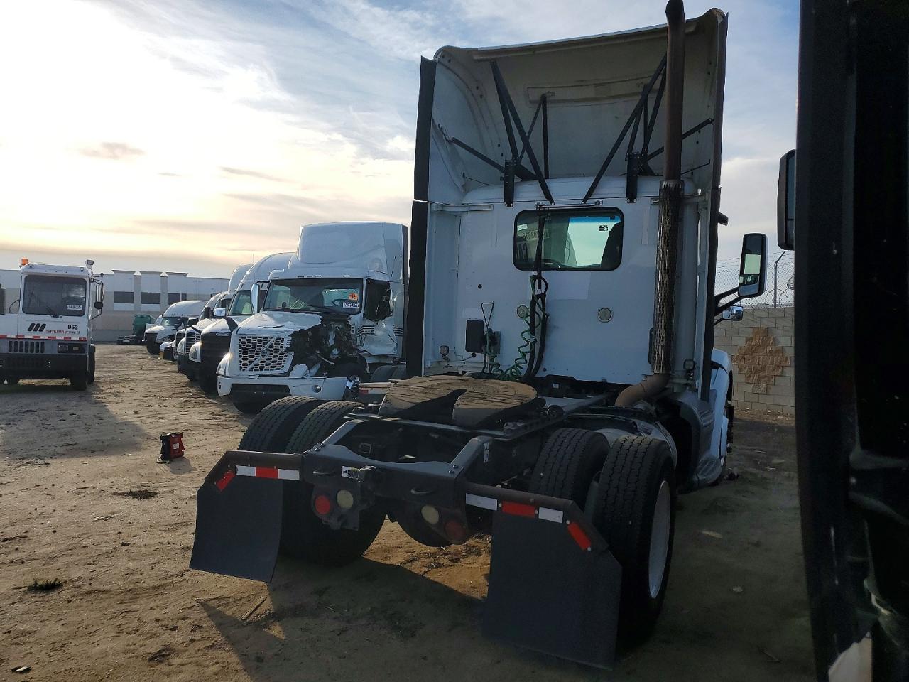 2016 PETERBILT All other VIN 1XPBA48X7GD339533 photo 4