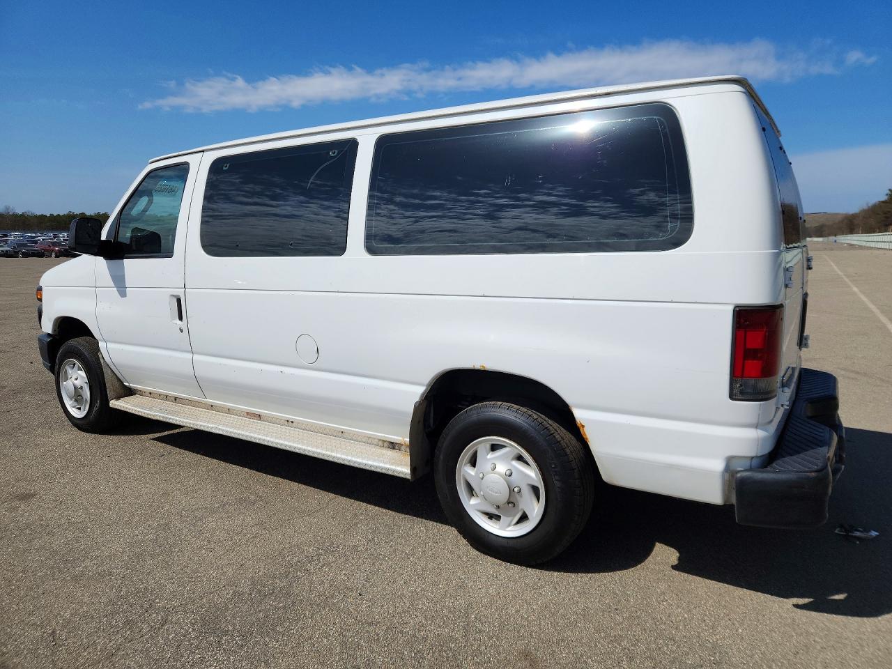 2009 Ford Econoline VIN 1FBNE31L19DA73843 photo 2