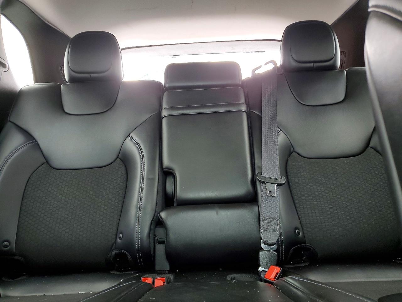 2019 Jeep Cherokee VIN 1C4PJMLB8KD323496 photo 10