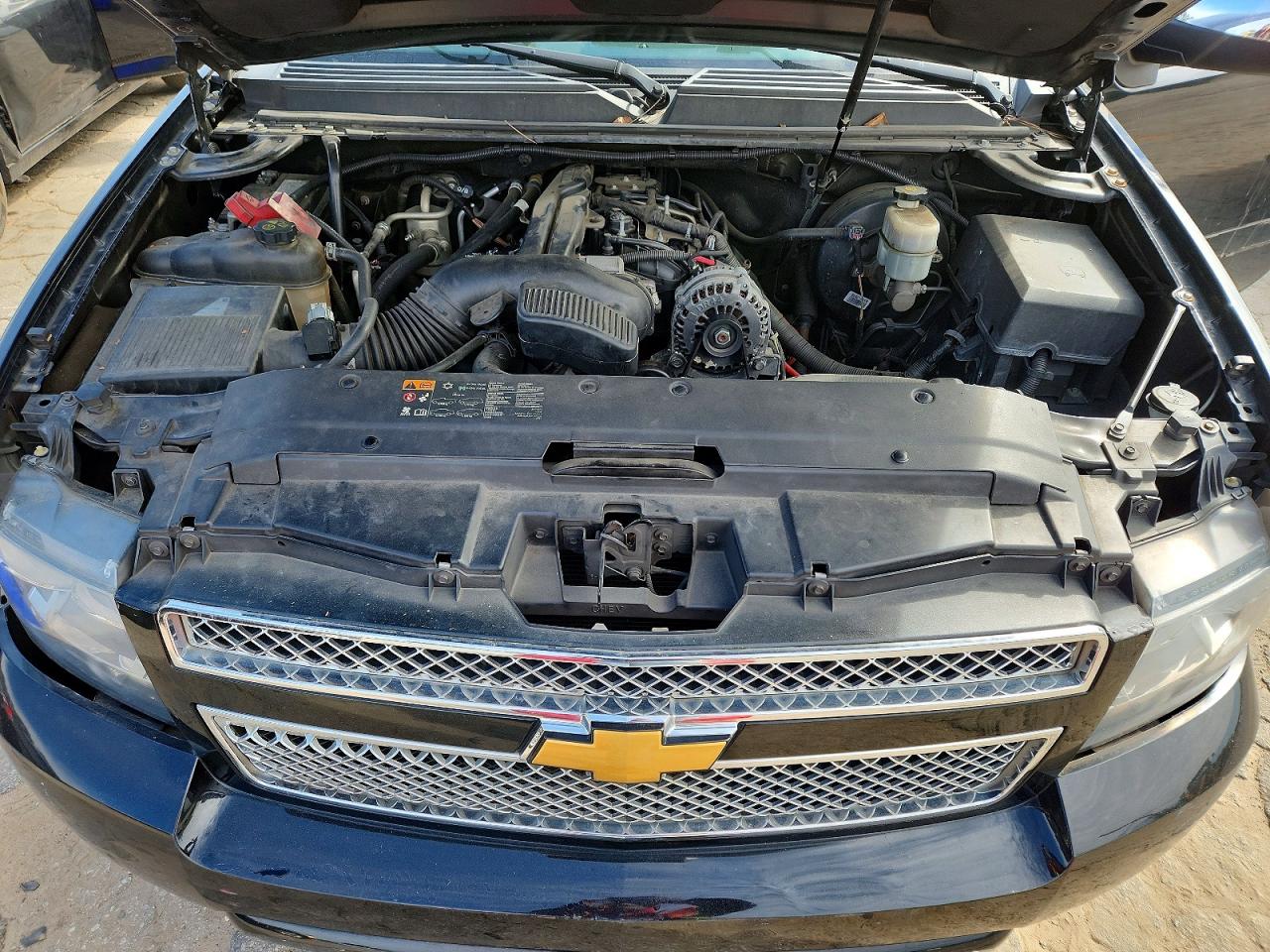 2013 Chevrolet Suburban VIN 1GNSCJE08DR120586 photo 12